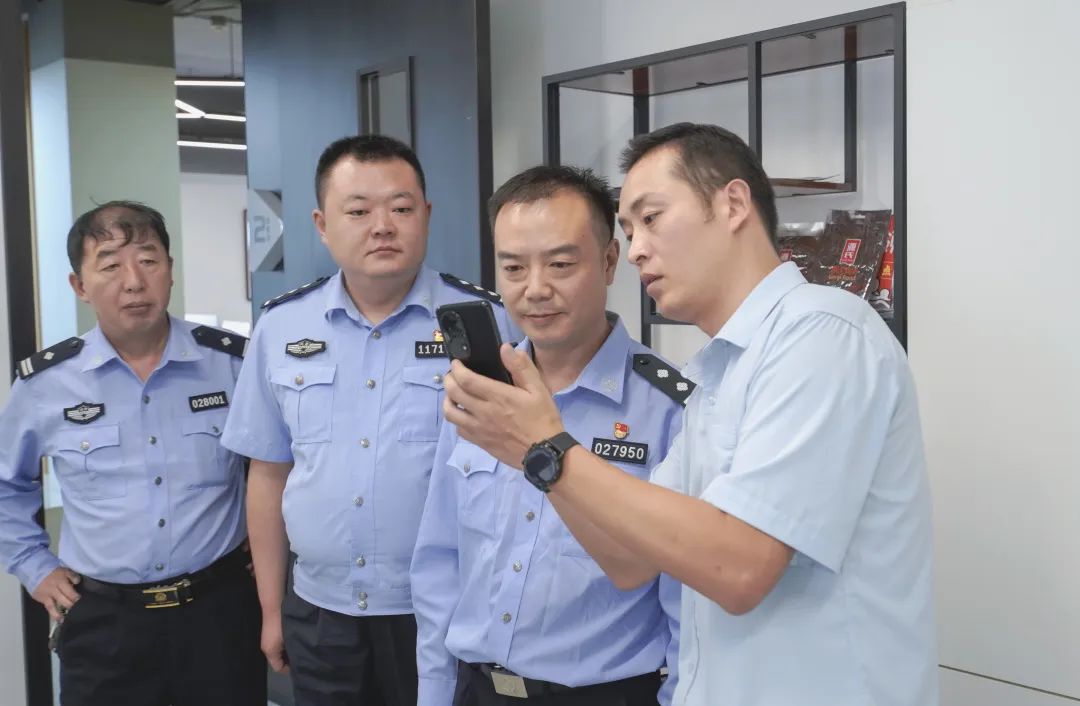 助力“99公益日” 来利国际app食物捐赠万元见义勇为奖励金_来利国际app